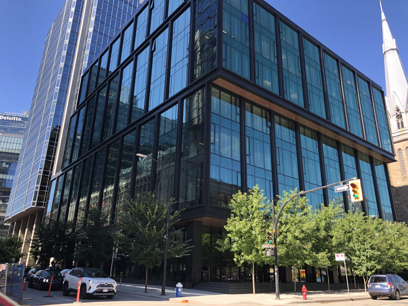 Amazon - 402 Dunsmuir